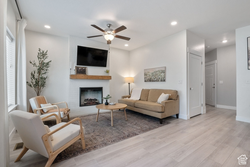 4894 E CLOVER LEAF LN Eagle Mountain, UT 84005