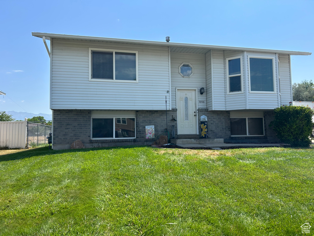 5956 S 3950 W Roy, UT 84067