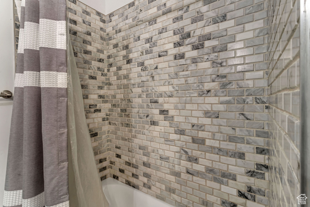 Full bath with shower / tub combo