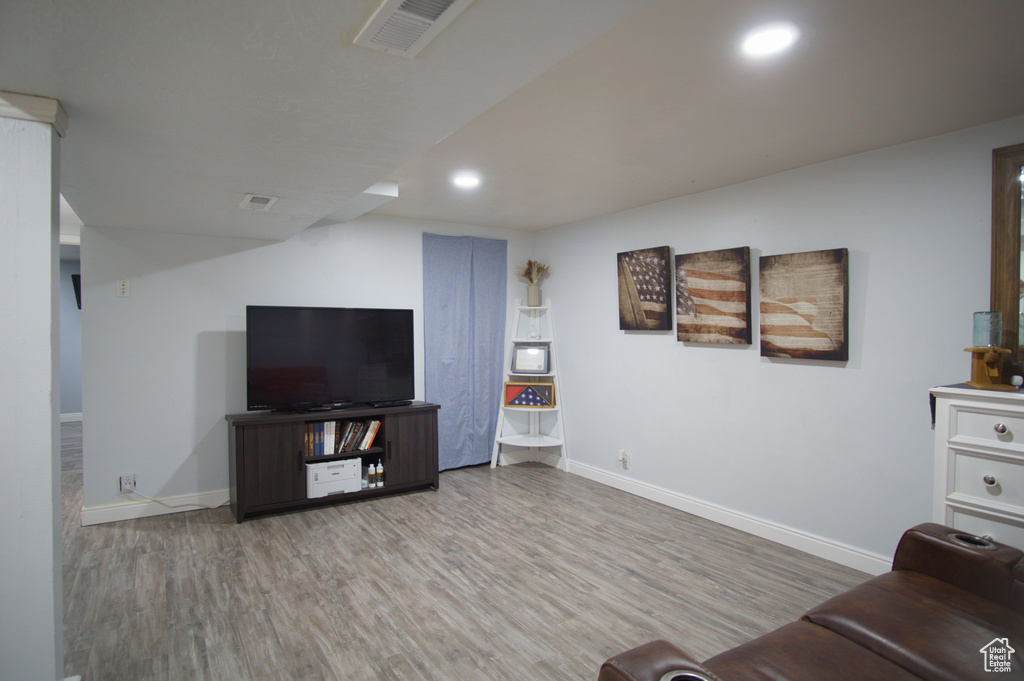 7472 S GOLD CIR West Jordan, UT 84084