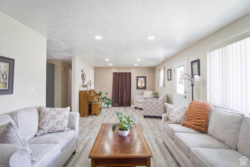 7472 S GOLD CIR West Jordan, UT 84084