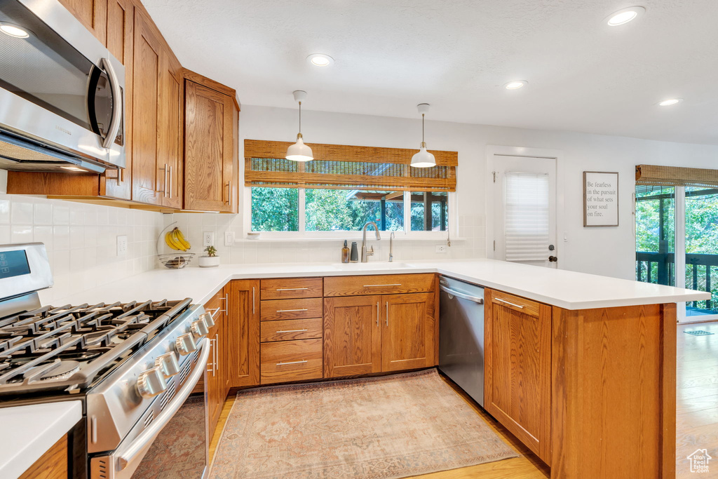 2325 E TREASURE MOUNTAIN CIR Sandy, UT 84093