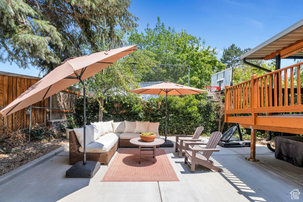 2325 E TREASURE MOUNTAIN CIR Sandy, UT 84093