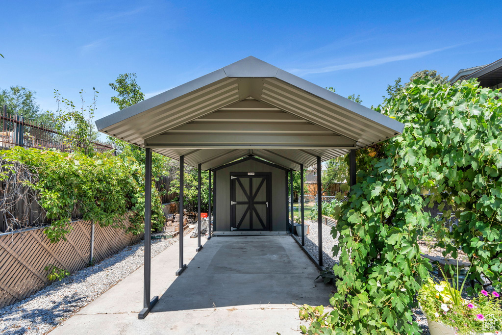 2325 E TREASURE MOUNTAIN CIR Sandy, UT 84093