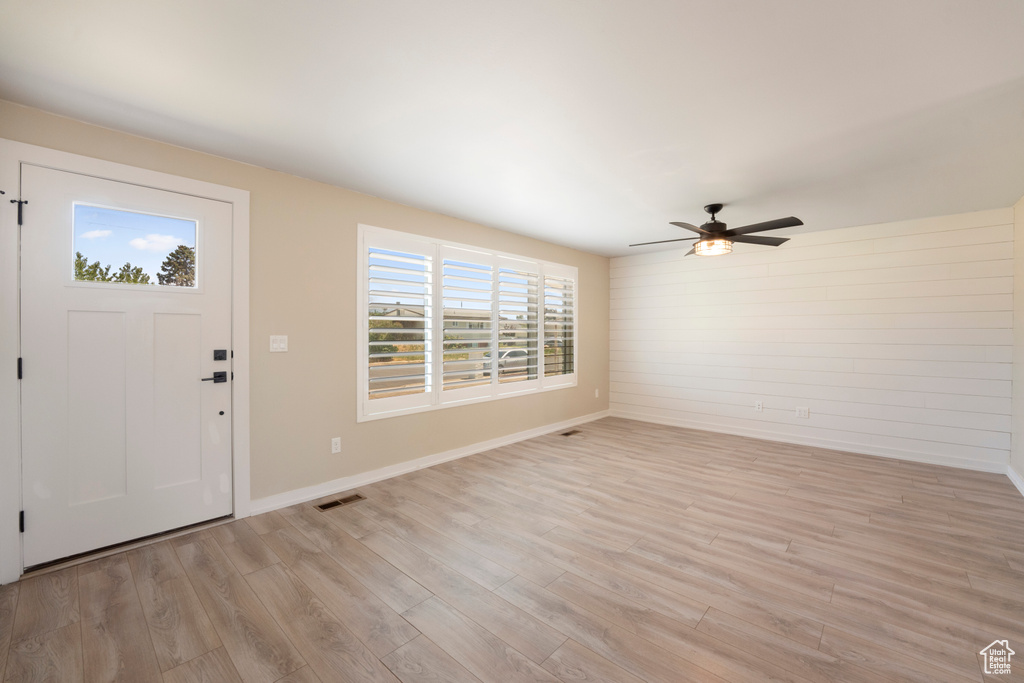 Foyer entrance with light wood-type flooring and ceiling fan