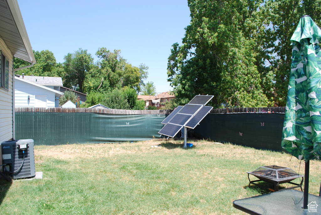 View of yard featuring an outdoor fire pit