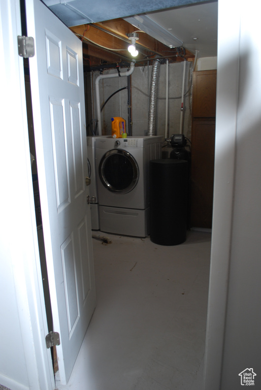 Washroom featuring washer / clothes dryer