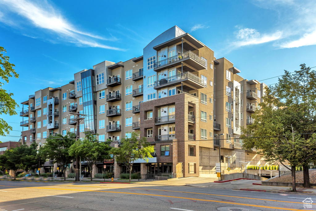 View of apartment building / complex