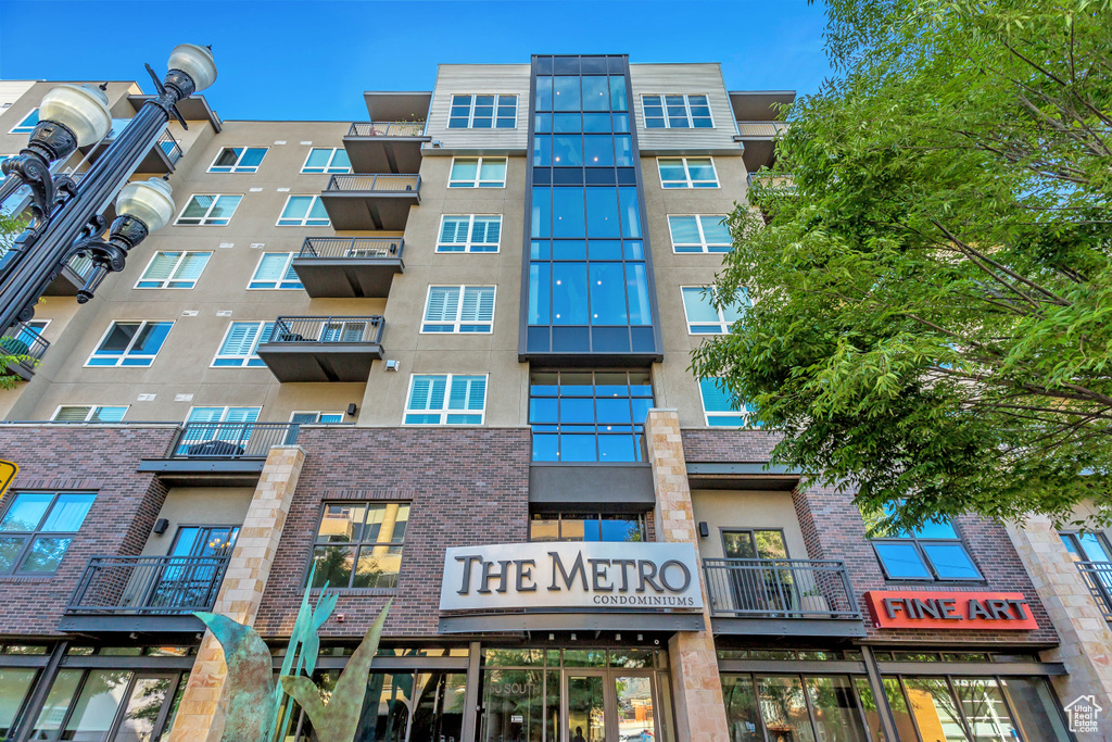 View of apartment building / complex