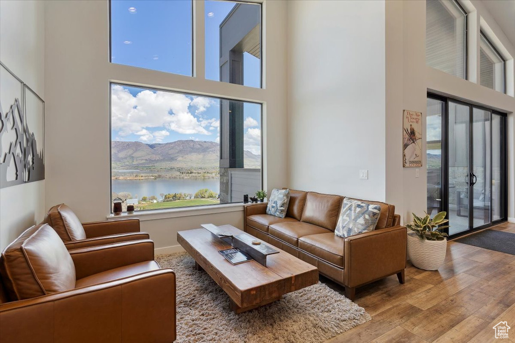 6260 E HAWKS LN Huntsville, UT 84317