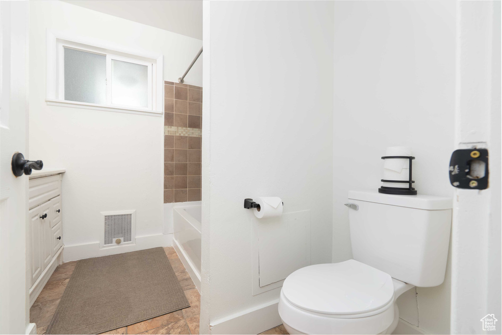 Bathroom with bathtub / shower combination and vanity