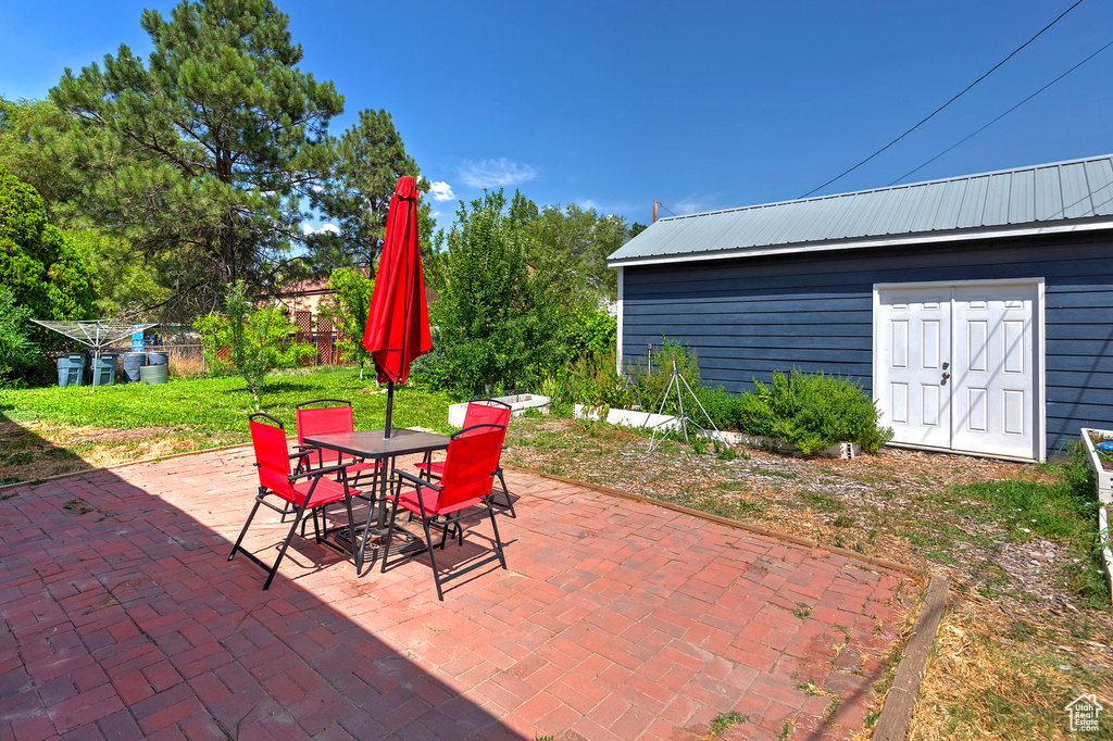 View of patio / terrace with outdoor dining space