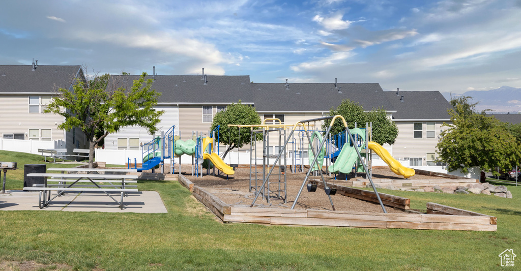 Photo 28 for MLS #2099765 at 157 E Flowerfield Dr