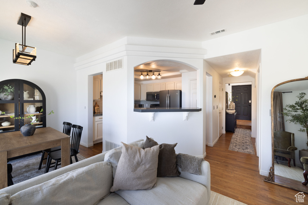 Photo 6 for MLS #2099765 at 157 E Flowerfield Dr