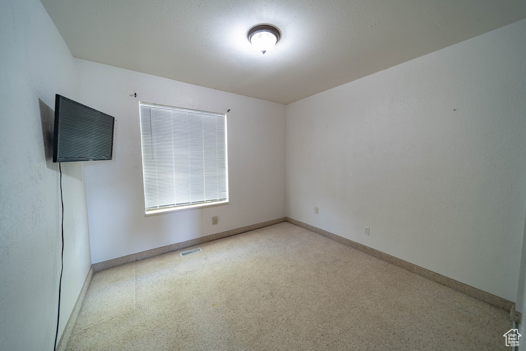 Photo 19 for MLS #2099788 at 703 N Windsor Cir