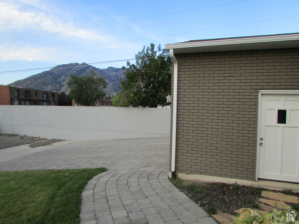 View of yard featuring a mountain view