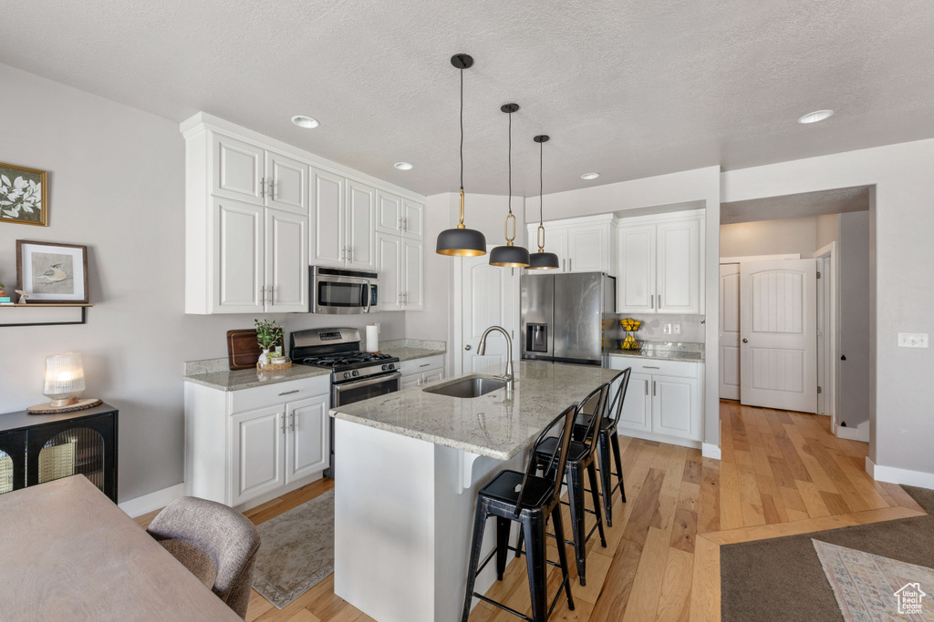 242 E BRIDGEWATER LN Saratoga Springs, UT 84045