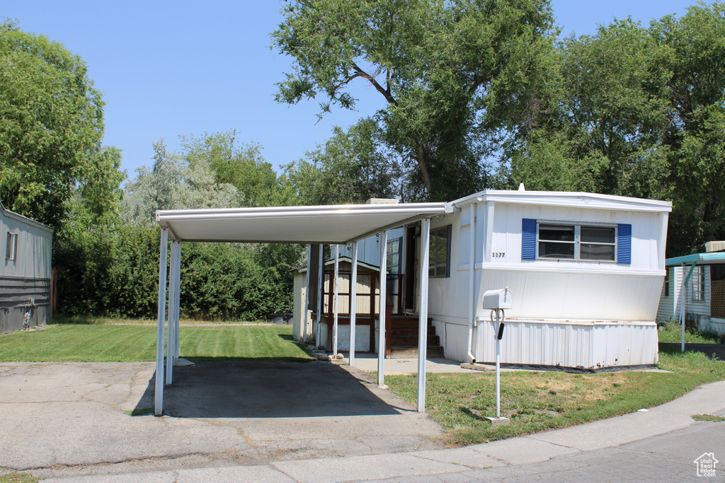 Photo 17 for MLS #2099880 at 1177 E La Contessa Dr