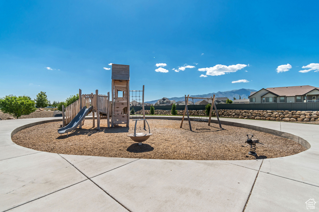 1561 E ERICKSON LN Eagle Mountain, UT 84005
