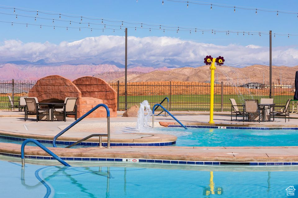 5002 S RESOLUTION DR Washington, UT 84780
