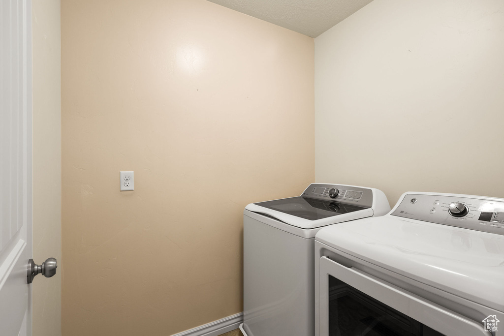 1932 S 2150 W Syracuse, UT 84075