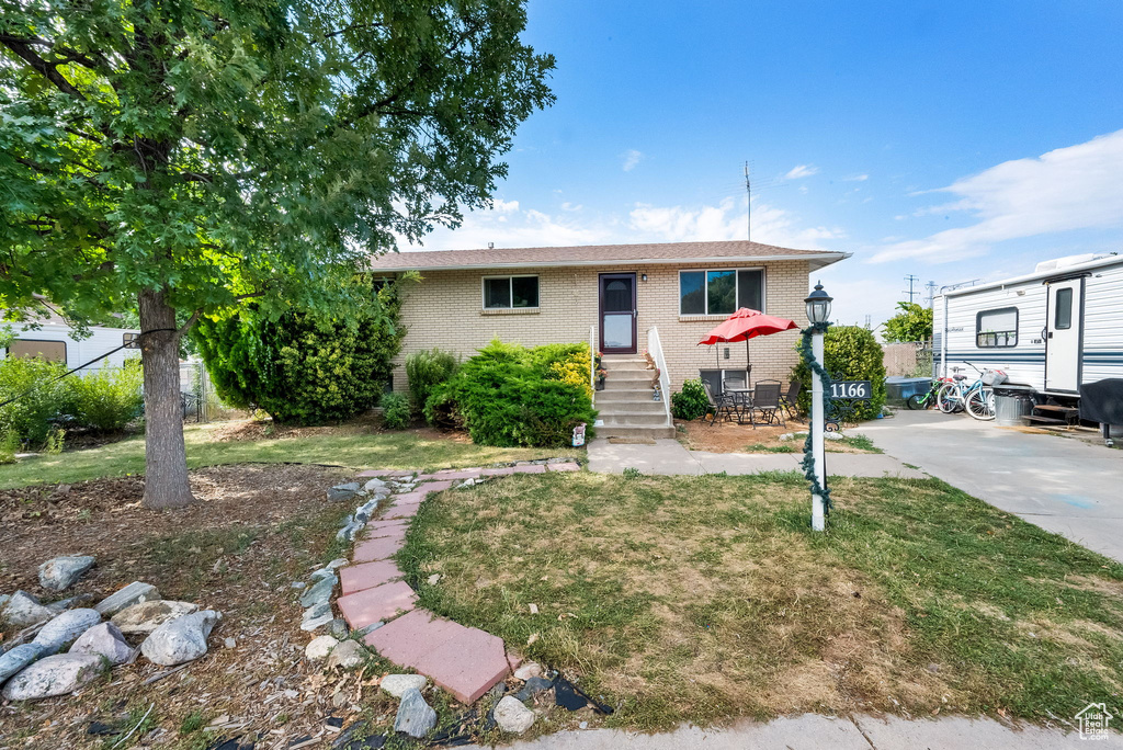 1166 W DALLAS ST Syracuse, UT 84075