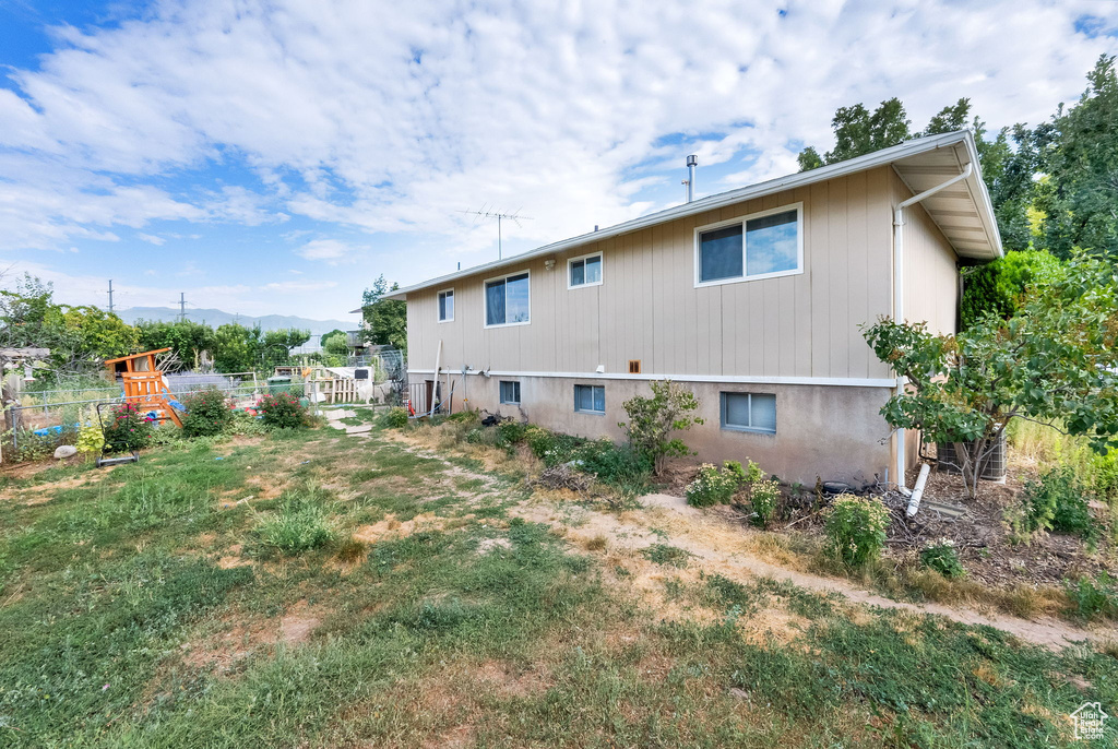 1166 W DALLAS ST Syracuse, UT 84075
