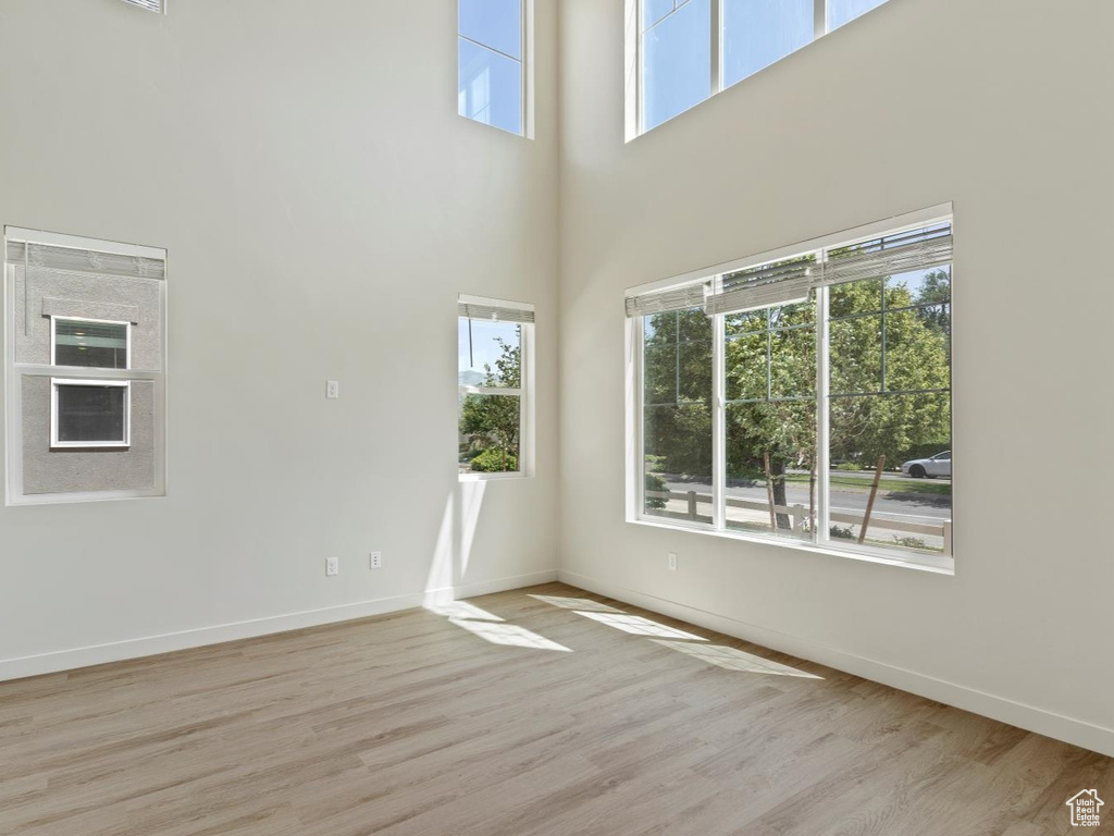 283 E VAUGHN LN Midvale, UT 84047