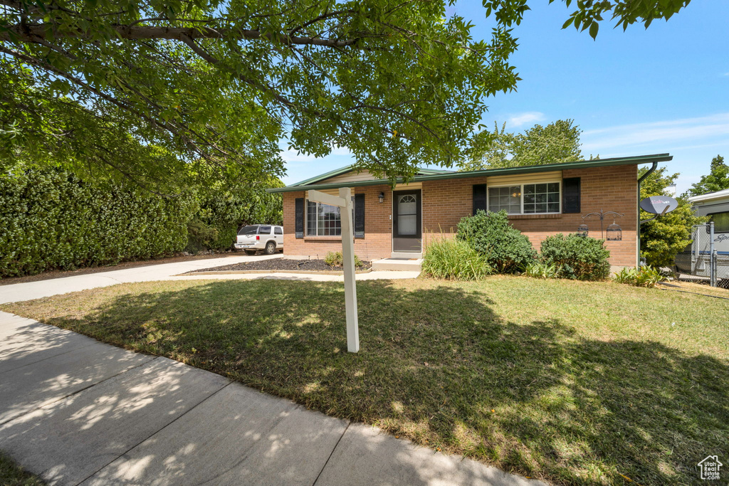 4882 W KATHLEEN AVE West Valley City, UT 84120