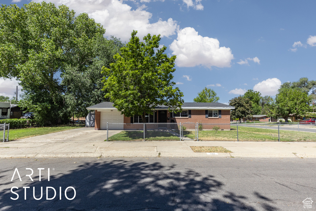 522 N VICKIE LN Clearfield, UT 84015