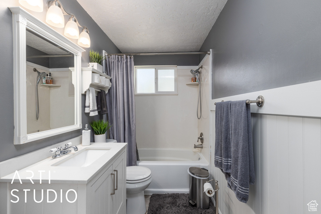 522 N VICKIE LN Clearfield, UT 84015
