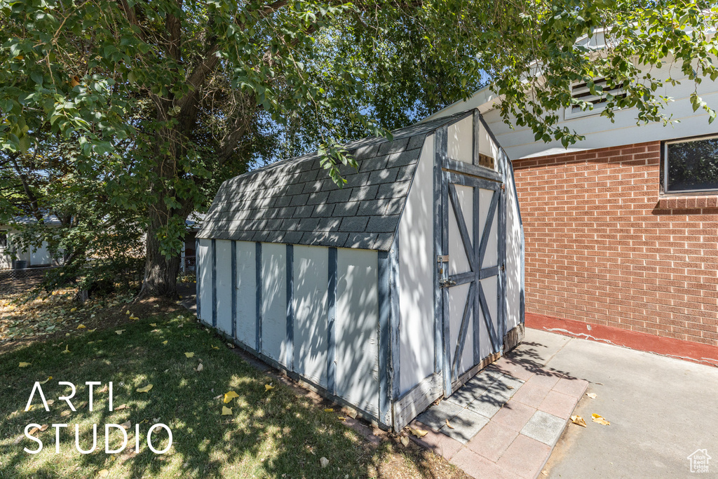 522 N VICKIE LN Clearfield, UT 84015