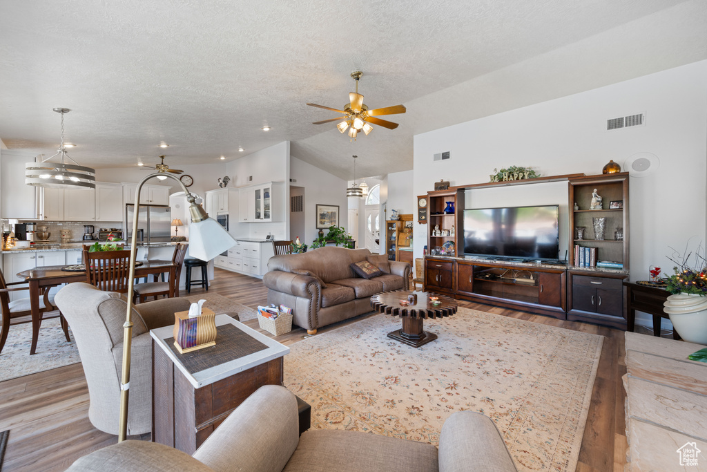 Photo 8 for MLS #2100218 at 985 E Fort Pierce Dr