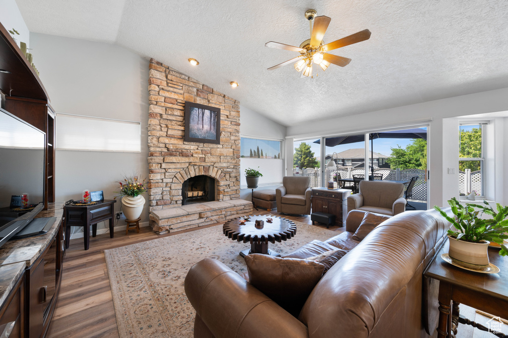 Photo 6 for MLS #2100218 at 985 E Fort Pierce Dr