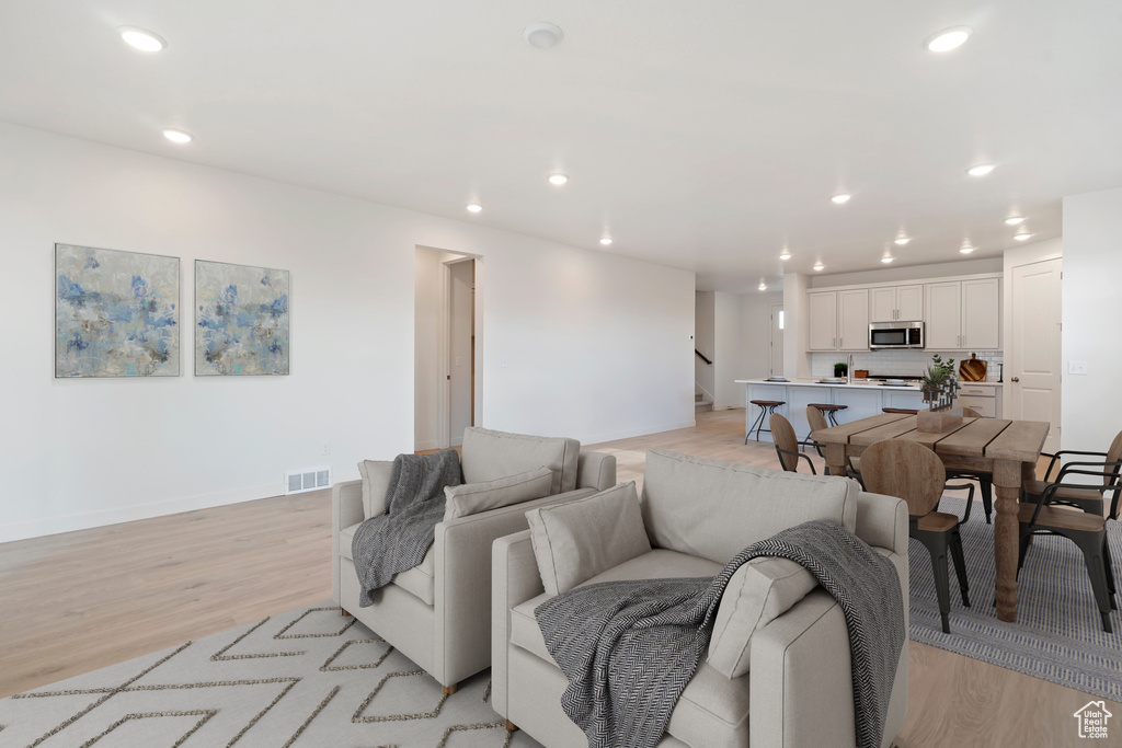 817 W HALVORSEN PKWY Saratoga Springs, UT 84045