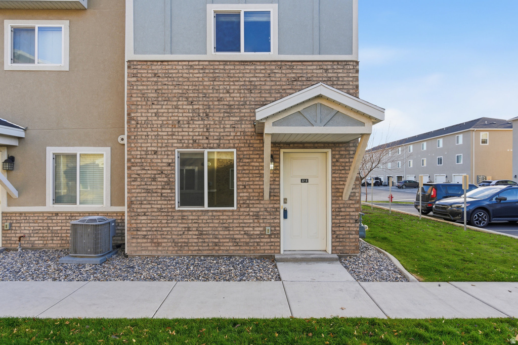 37 E 670 N Vineyard, UT 84059