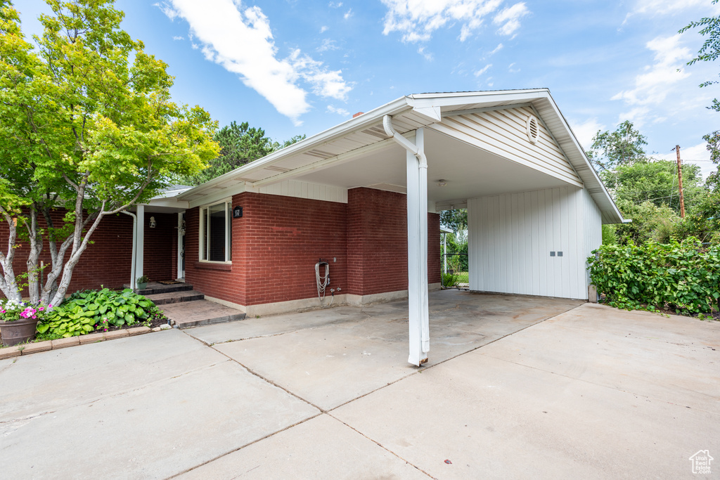 557 OAKLEAF LN North Salt Lake, UT 84054