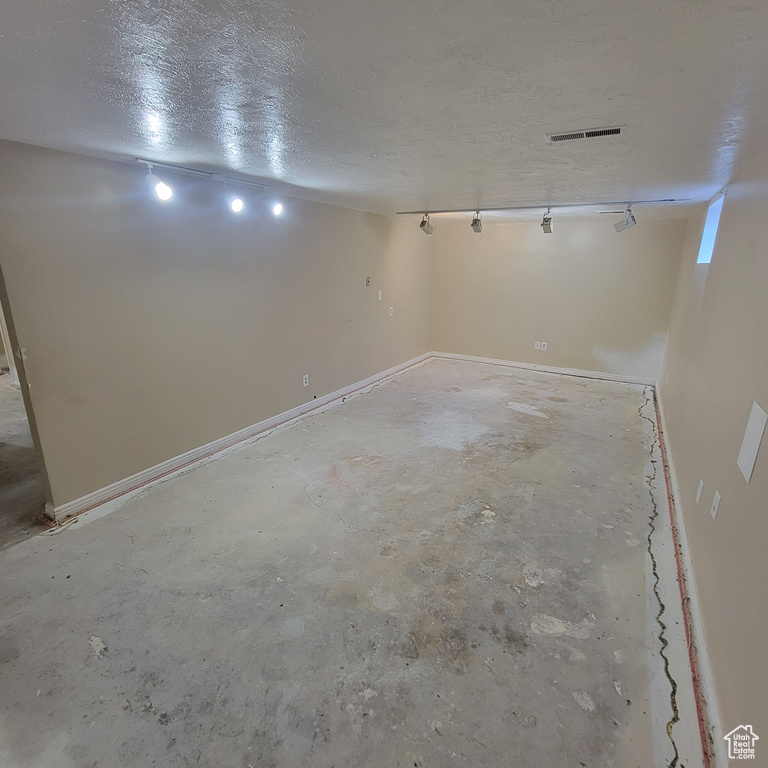 173 W 5200 S Washington Terrace, UT 84405