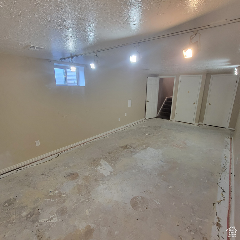 173 W 5200 S Washington Terrace, UT 84405