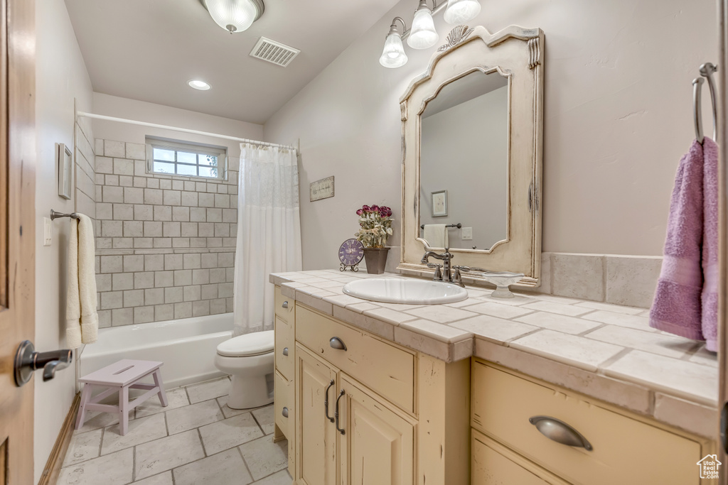 531 E CENTER ST Hyde Park, UT 84318