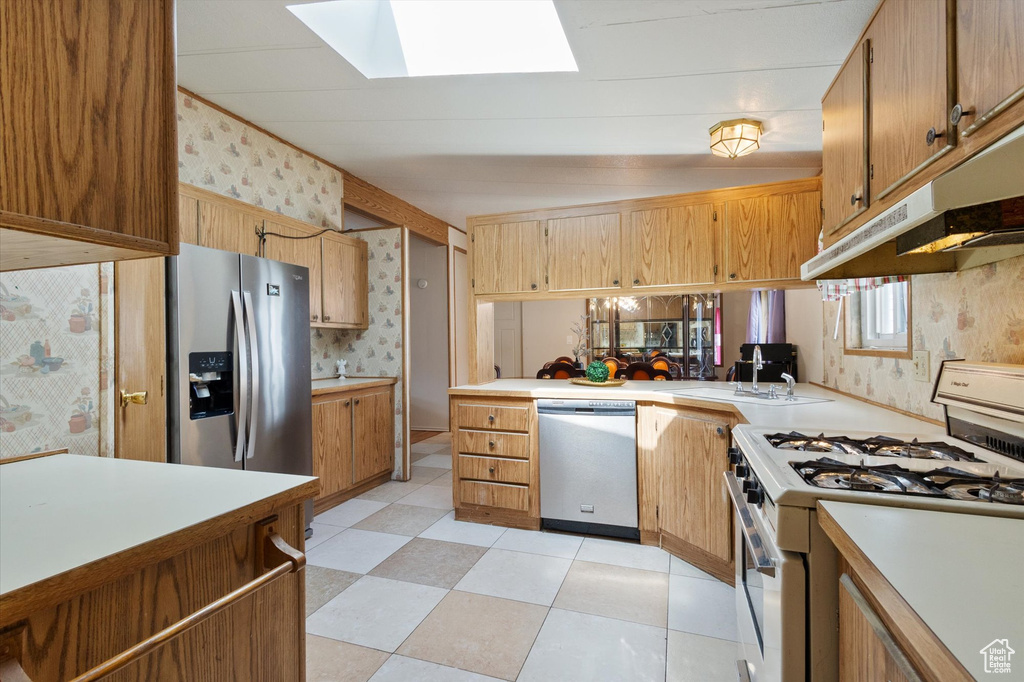Photo 8 for MLS #2100444 at 259 Lionel St #373