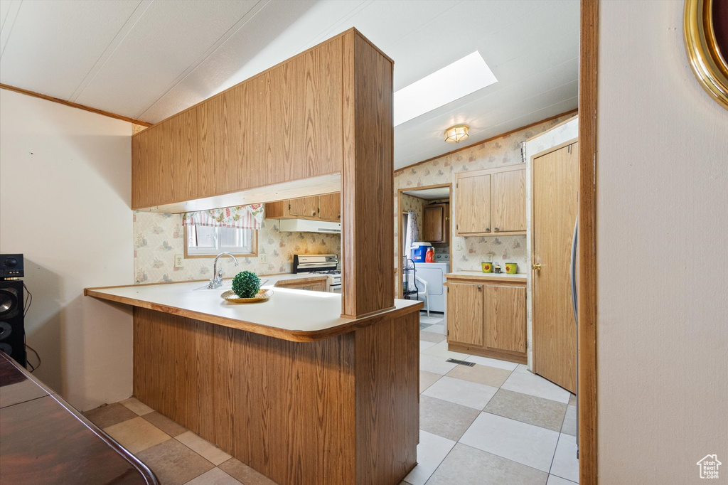 Photo 7 for MLS #2100444 at 259 Lionel St #373