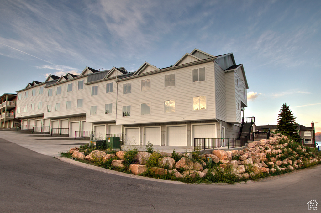 951 N HARBOR VILLAGE DR #201 Garden City, UT 84028