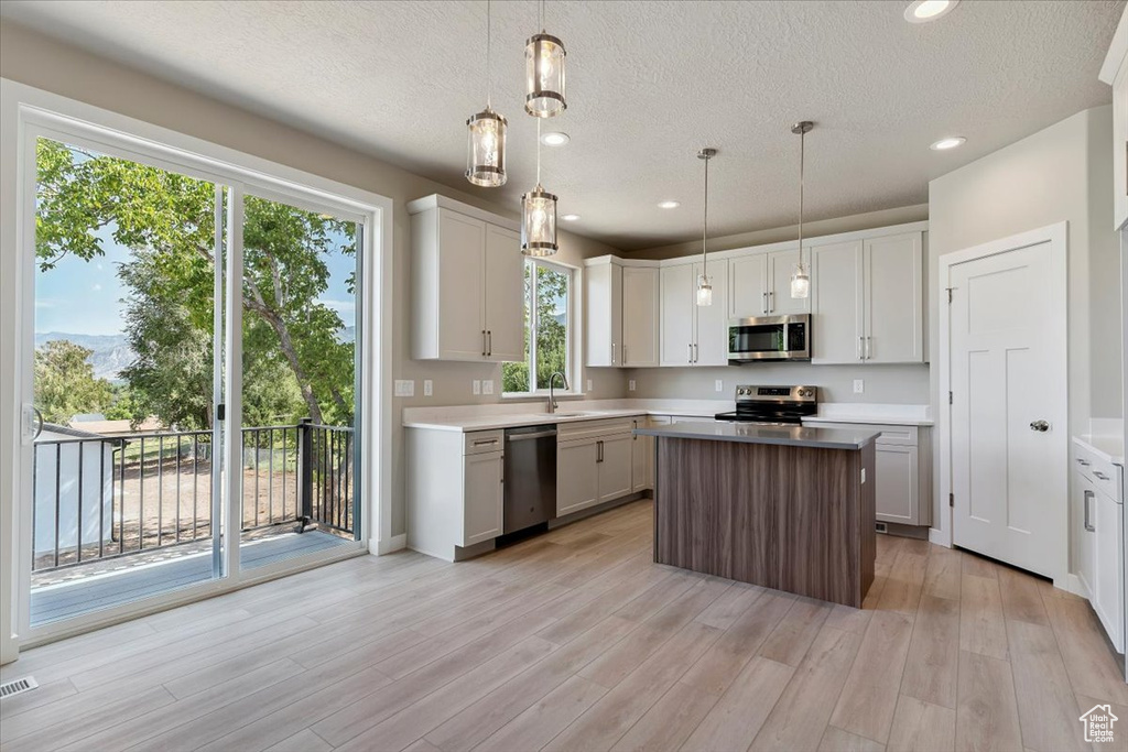 Photo 3 for MLS #2100633 at 552 E 41st St