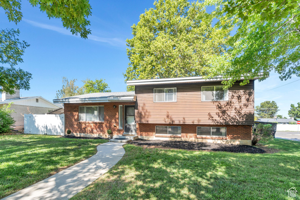 6300 S ASHWOOD DR Murray, UT 84121