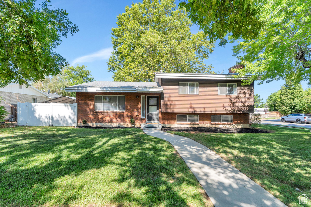 6300 S ASHWOOD DR Murray, UT 84121