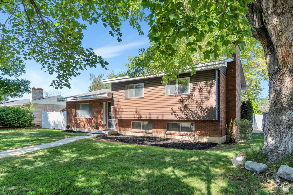 6300 S ASHWOOD DR Murray, UT 84121