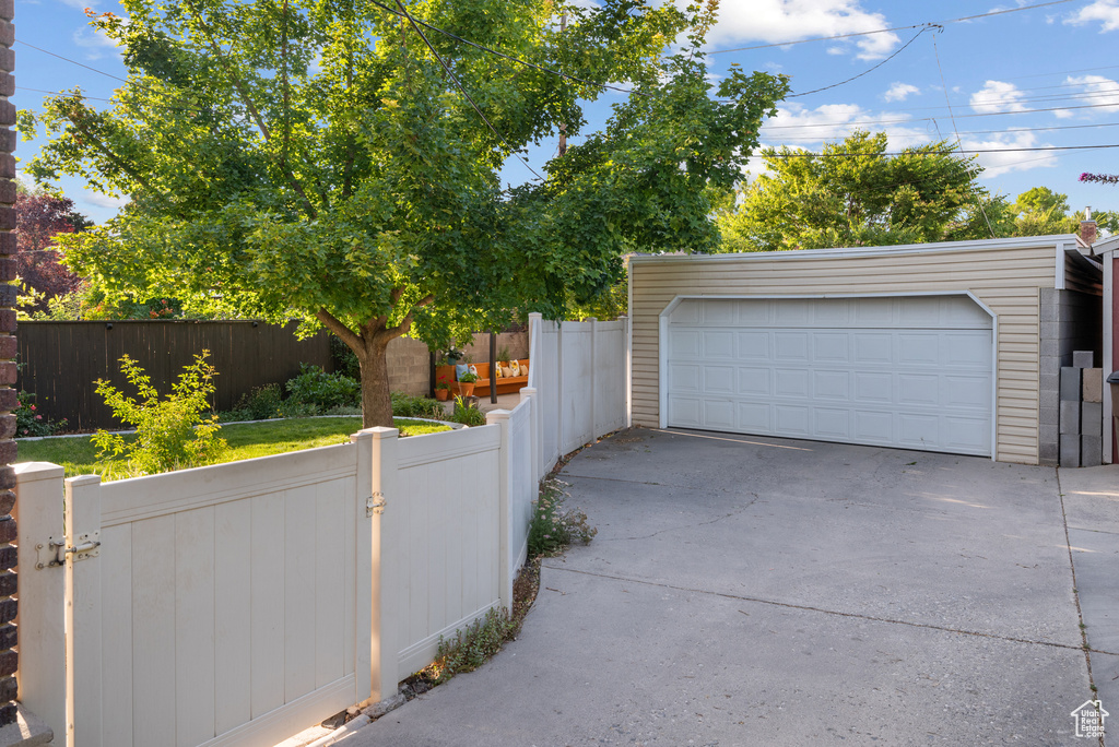 807 E RAMONA AVE Salt Lake City, UT 84105