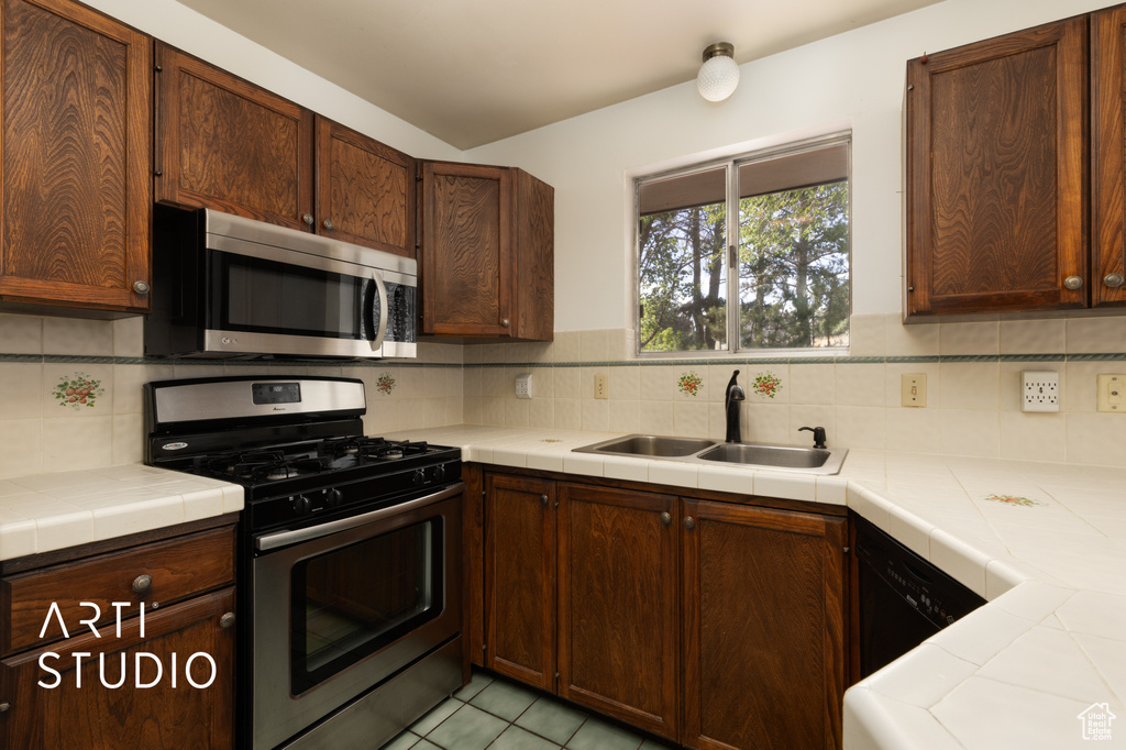 9002 S MEADOWLARK CIR Sandy, UT 84093
