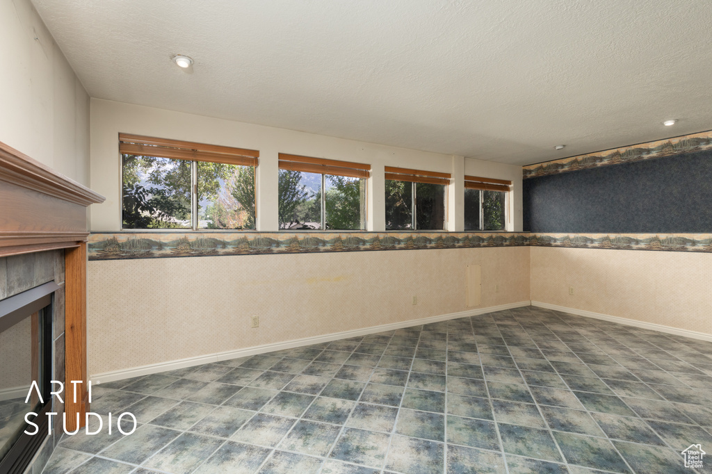 9002 S MEADOWLARK CIR Sandy, UT 84093